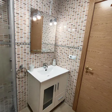 Apartman Altos De La Hayuela, A 7 Min De Comillas