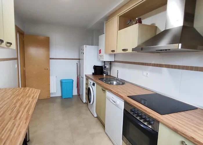 Altos De La Hayuela, A 7 Min De * Comillas